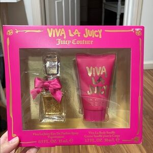 Juicy Couture Viva La Juicy Perfume and Body Soufflé Set - Pink and Gold